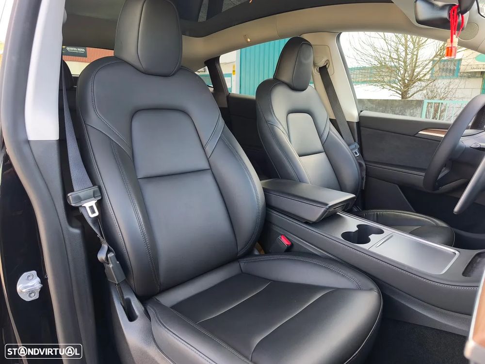 Tesla Model Y Performance Dual Motor AWD - 11