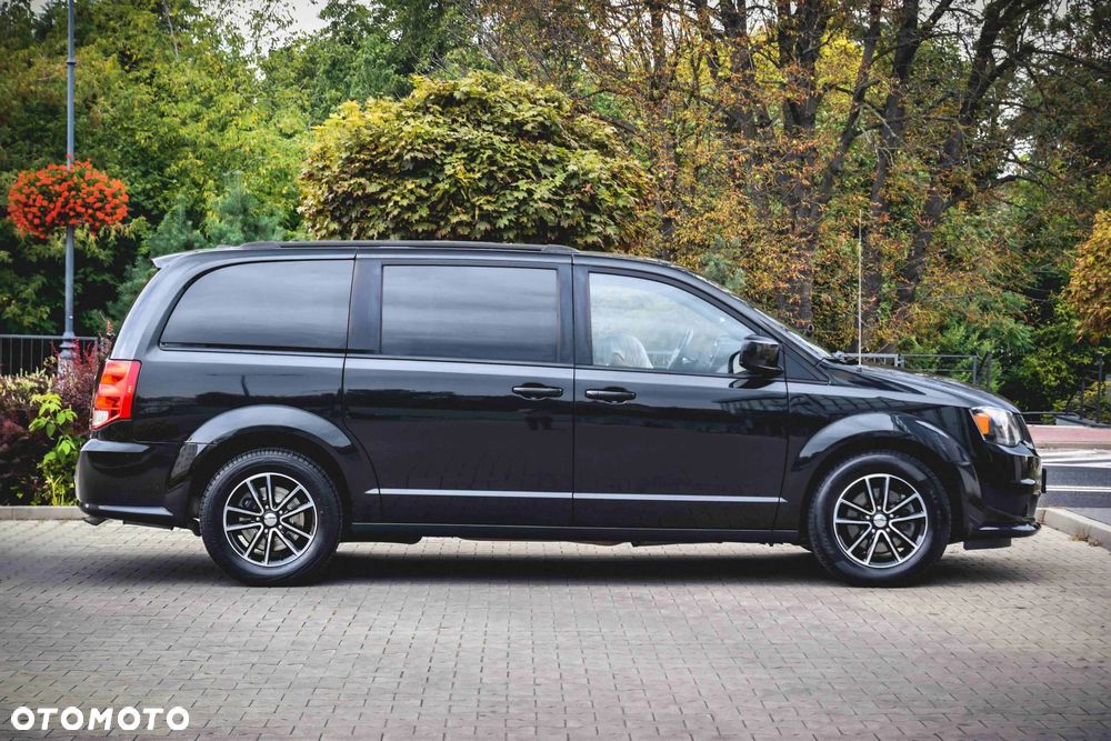 Dodge Grand Caravan 3.6 R/T - 18