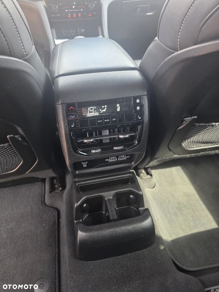 Jeep Grand Cherokee - 14