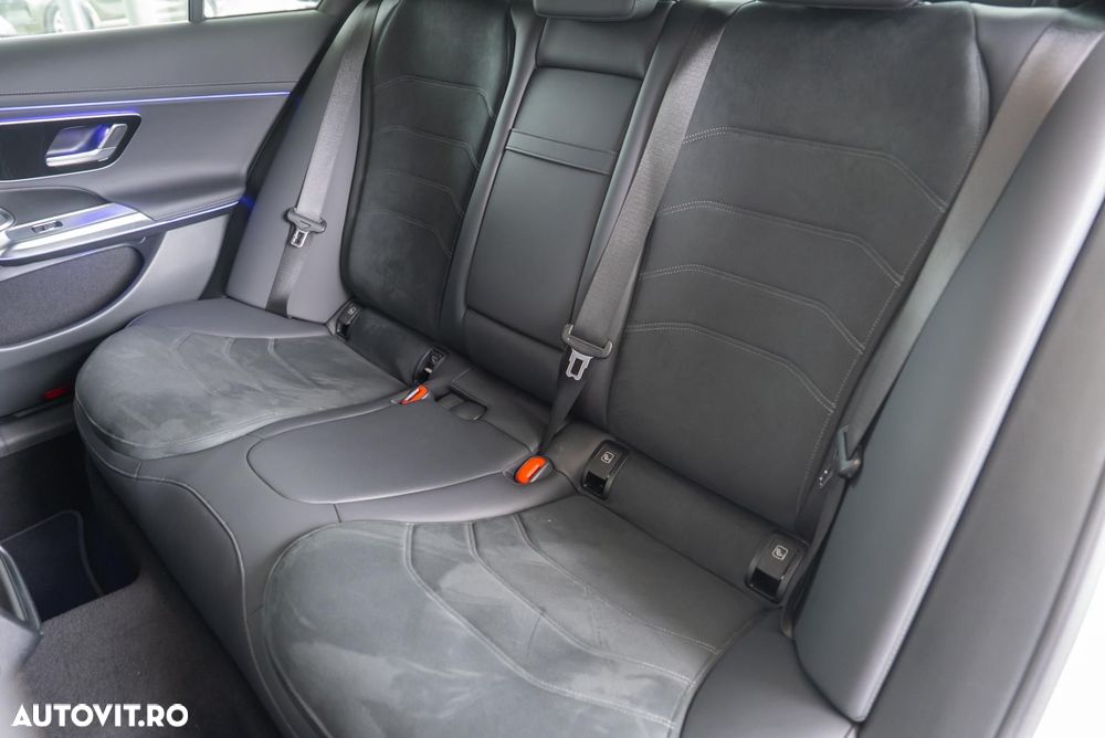 Mercedes-Benz E 300 de 4Matic 9G-TRONIC AMG Line - 23