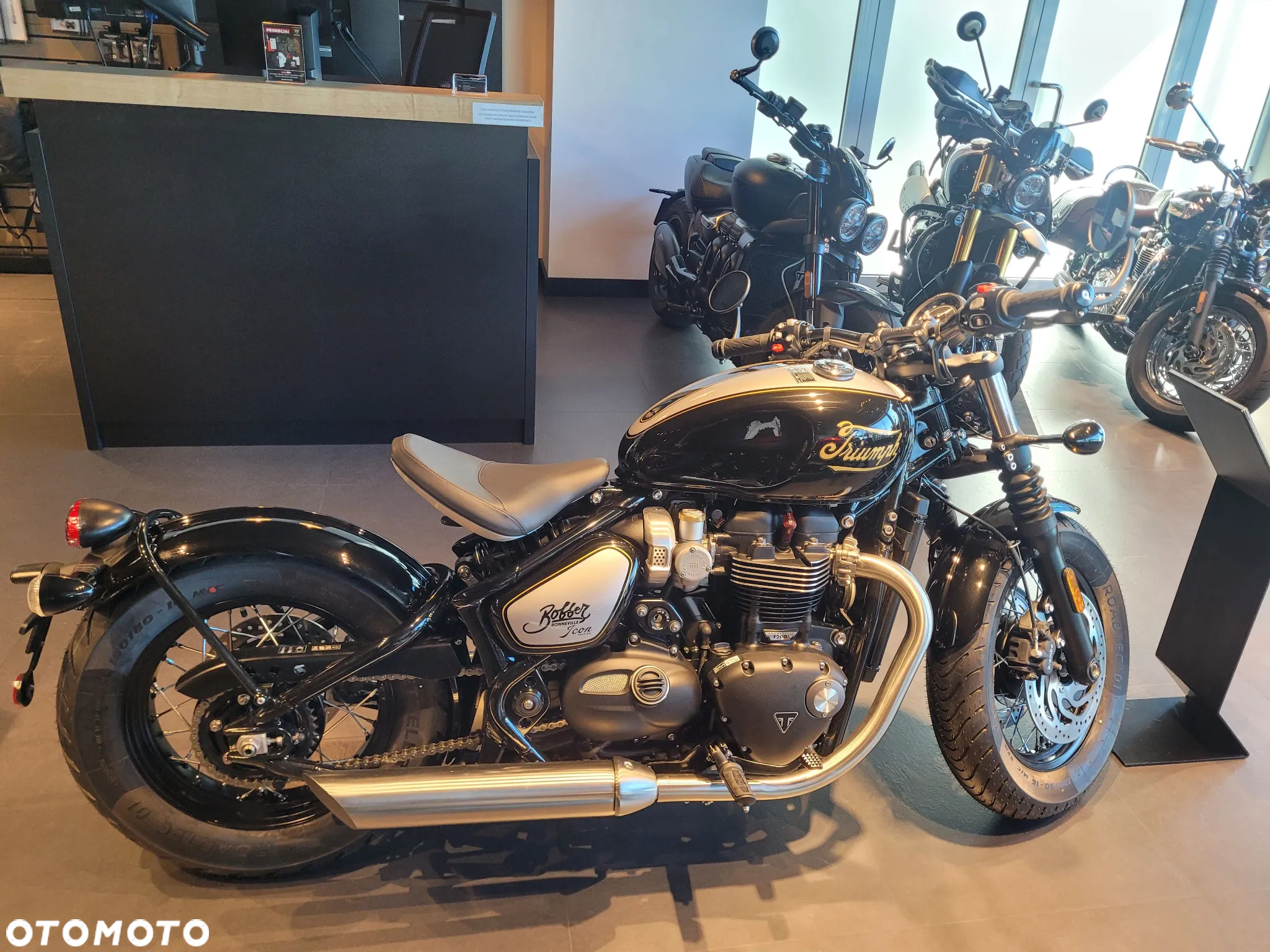 Triumph Bonneville Bobber - 3