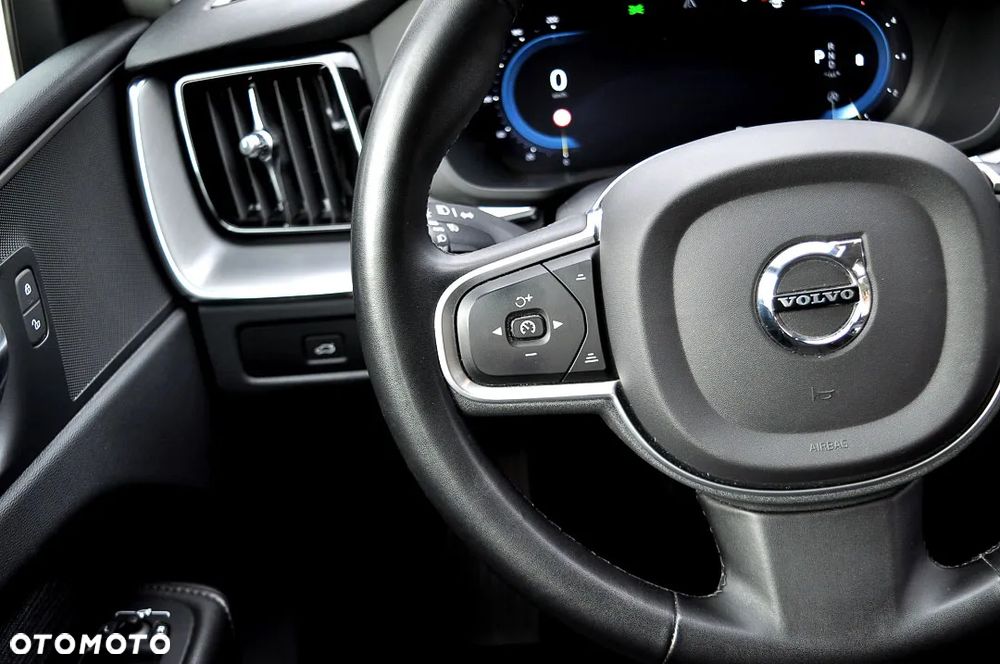 Volvo XC 60 B4 D Geartronic Momentum Pro - 26