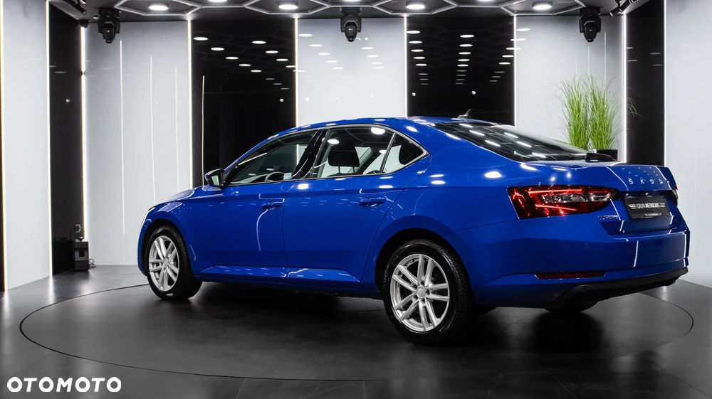 Skoda Superb 2.0 TDI SCR Ambition - 4