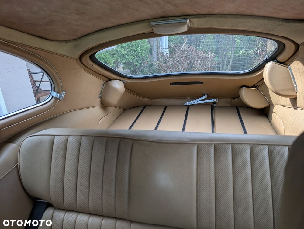 Jaguar E-Type - 17