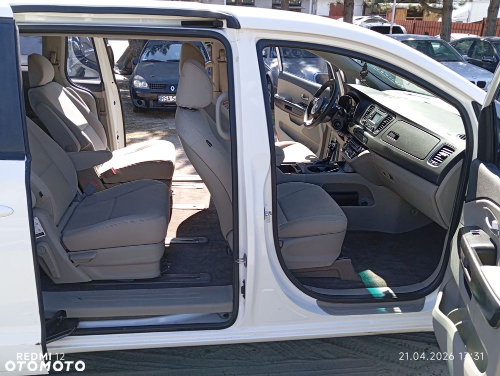 Kia Sedona - 7