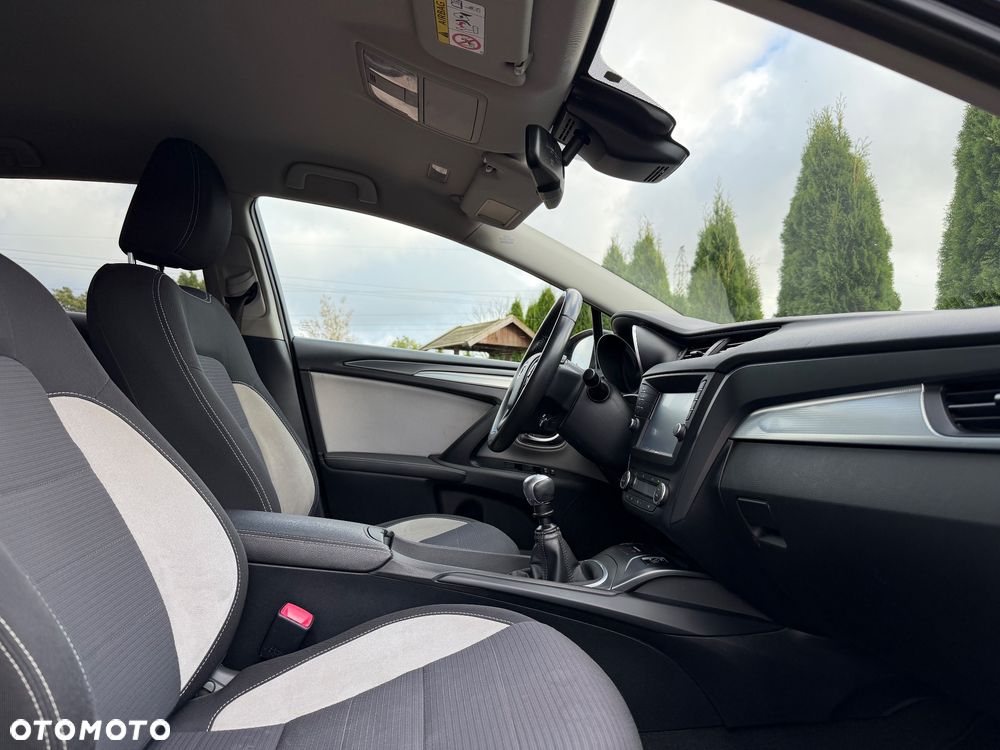 Toyota Avensis - 10