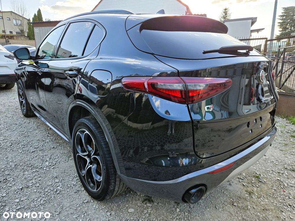 Alfa Romeo Stelvio 2.0 Turbo 16V AT8-Q4 Ti - 17