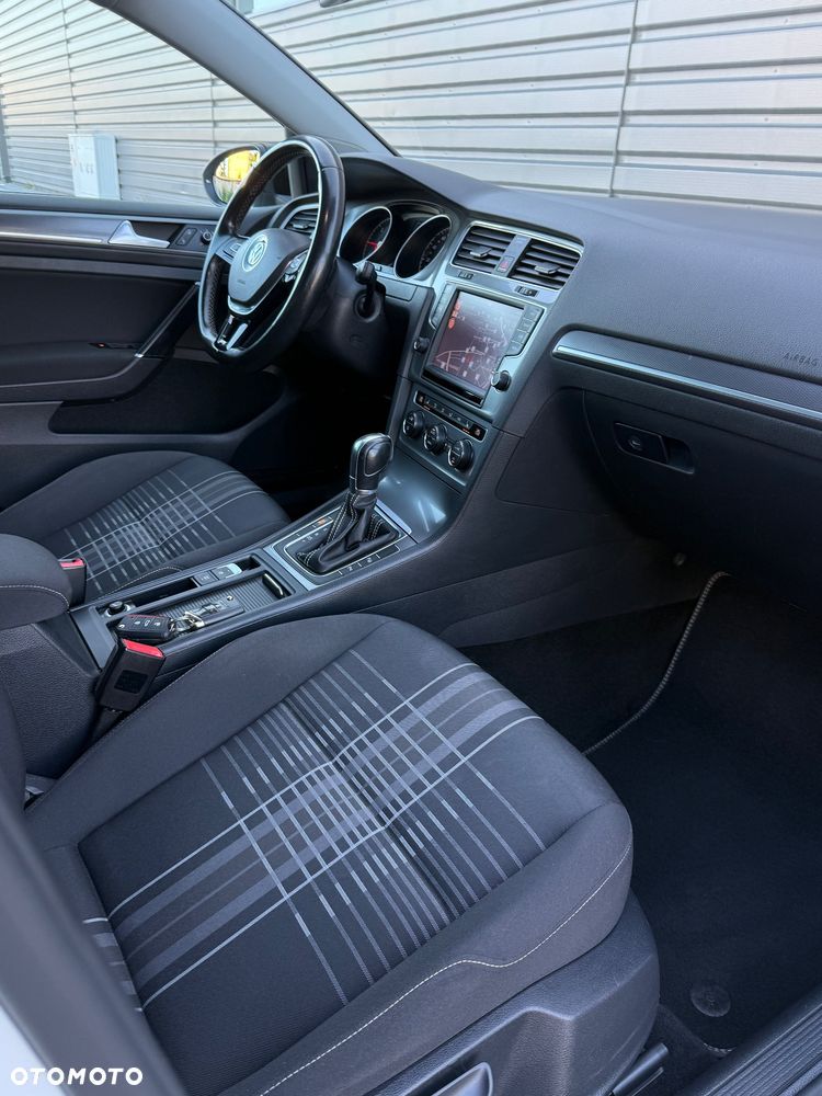 Volkswagen Golf 2.0 TDI BlueMotion Technology DSG Lounge - 14