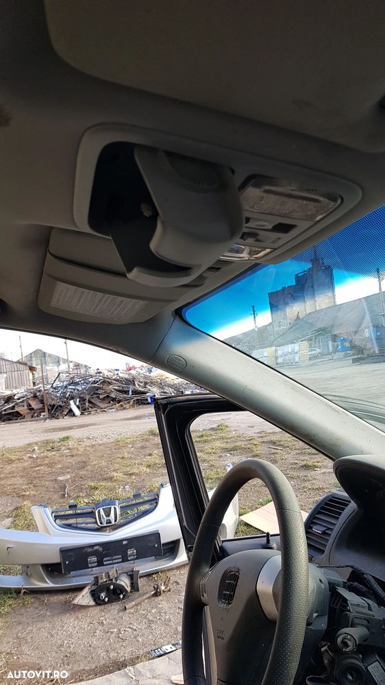 Dezmembrez Honda Accord 2.0 benzina, 2005, 115000 km, volan pe stanga - 2