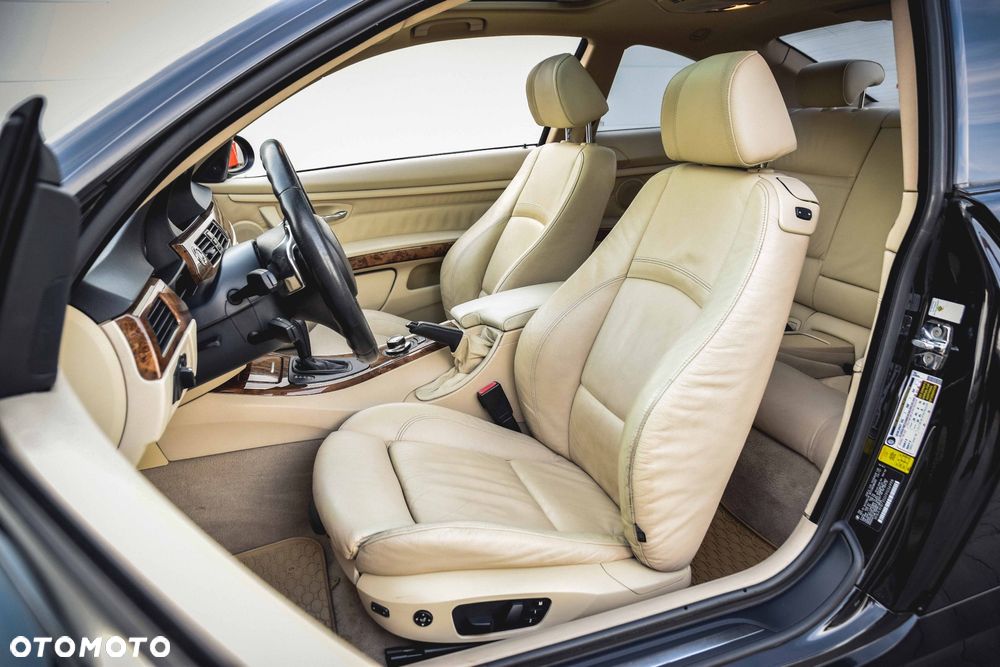 BMW Seria 3 335i Edition Exclusive - 7