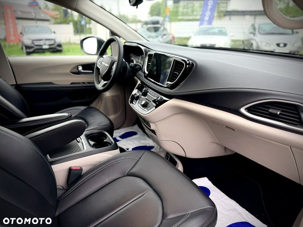 Chrysler Pacifica - 10