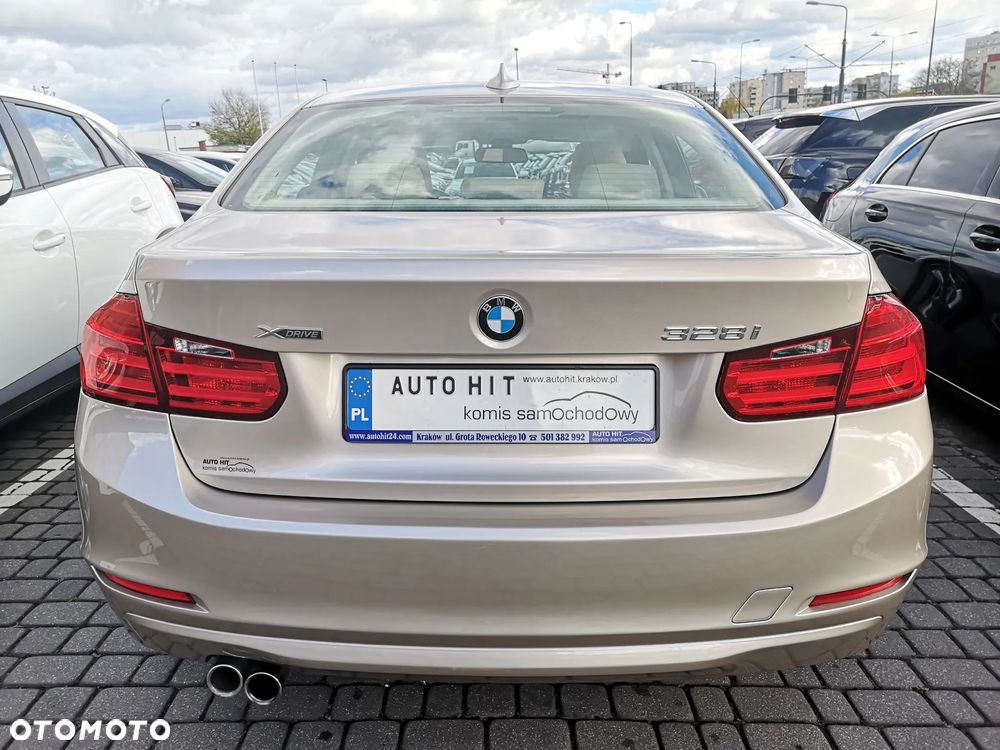 BMW Seria 3 330i xDrive - 4