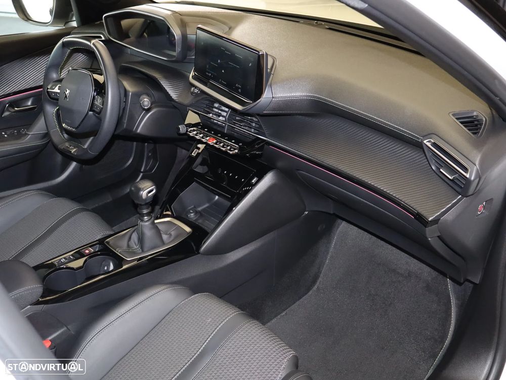 Peugeot 2008 1.2 PureTech GT - 17
