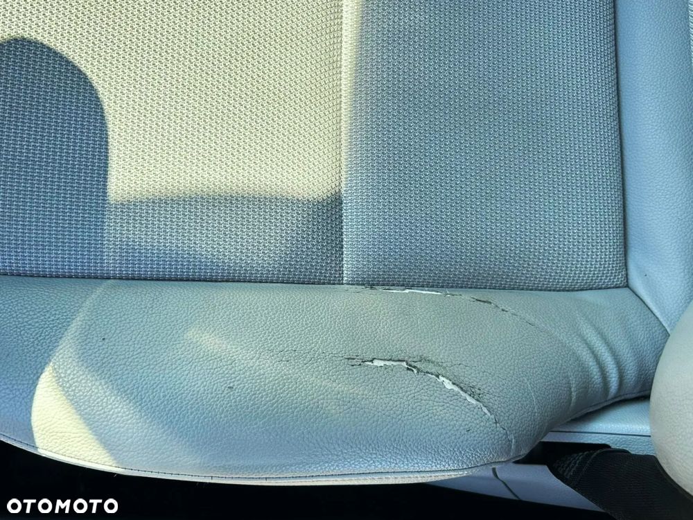 Mercedes-Benz Klasa C 200 CGI Automatik BlueEFFICIENCY Avantgarde - 21