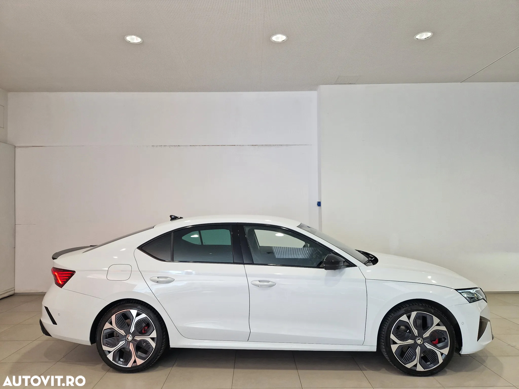 Skoda Octavia 2.0 TSI 265 CP DSG RS - 6