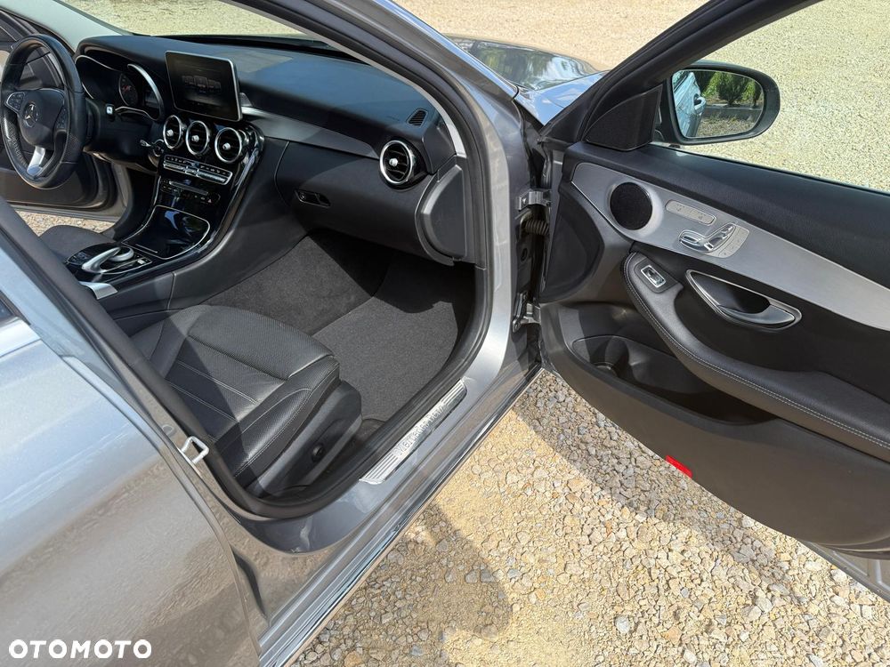 Mercedes-Benz Klasa C 300 7G-TRONIC Exclusive - 17