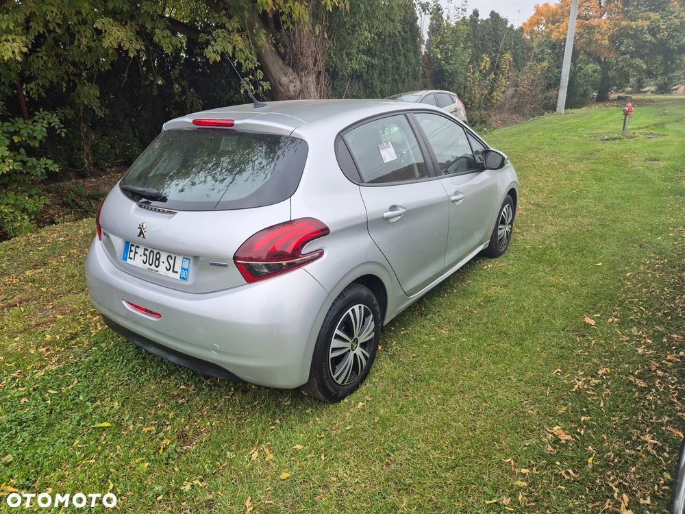 Peugeot 208 2016 photo 3