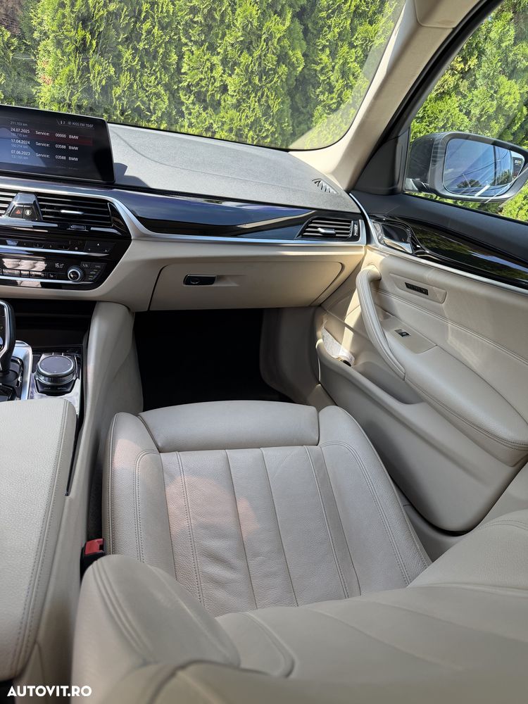 BMW Seria 5 530i AT MHEV - 38