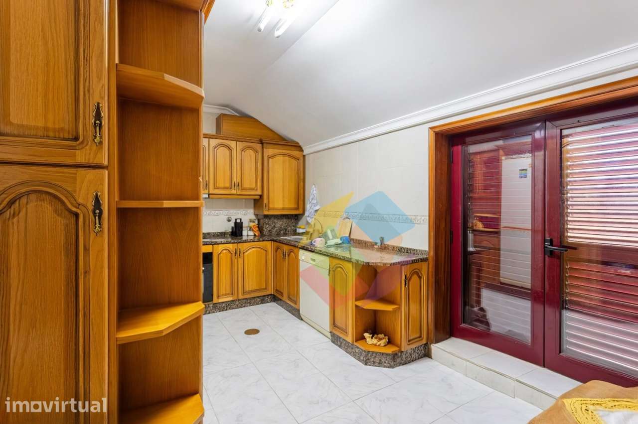 Excelente T2 no Último Andar com Terraços e Garagem em São João de - Grande imagem: 2/19