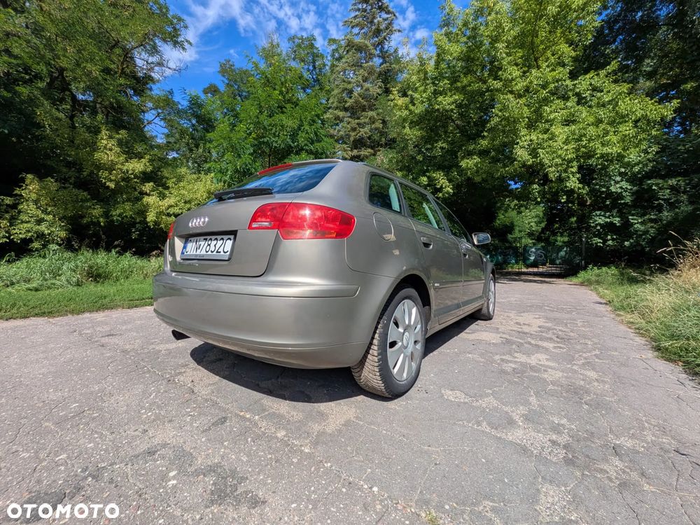 Audi A3 Sportback 1.6 FSI Ambiente - 12