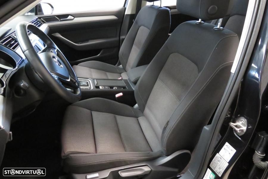 VW Passat Variant 2.0 TDI R-Line DSG - 9