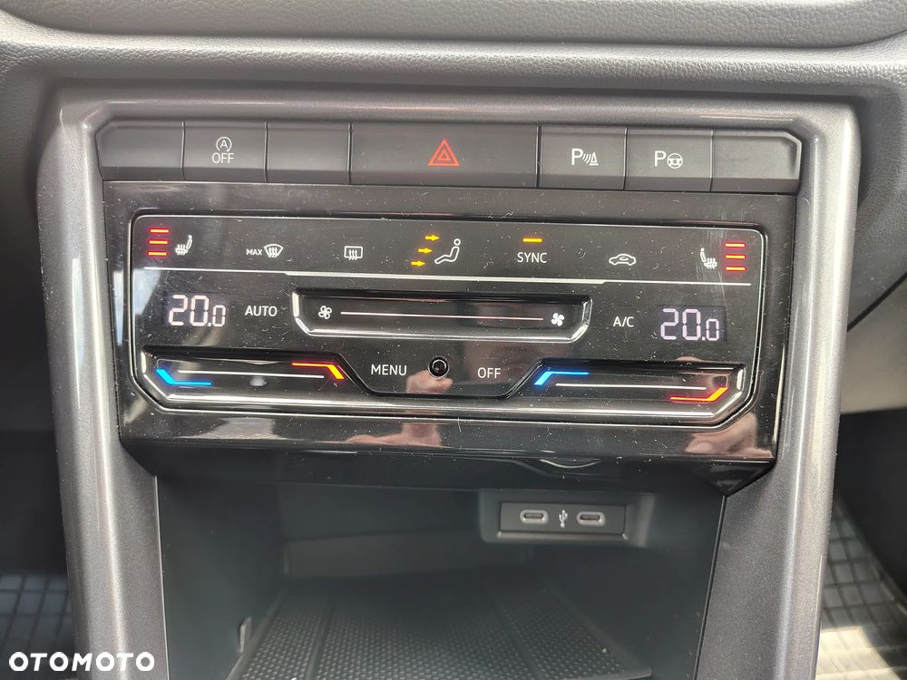 Volkswagen T-Roc 1.5 TSI Style - 22