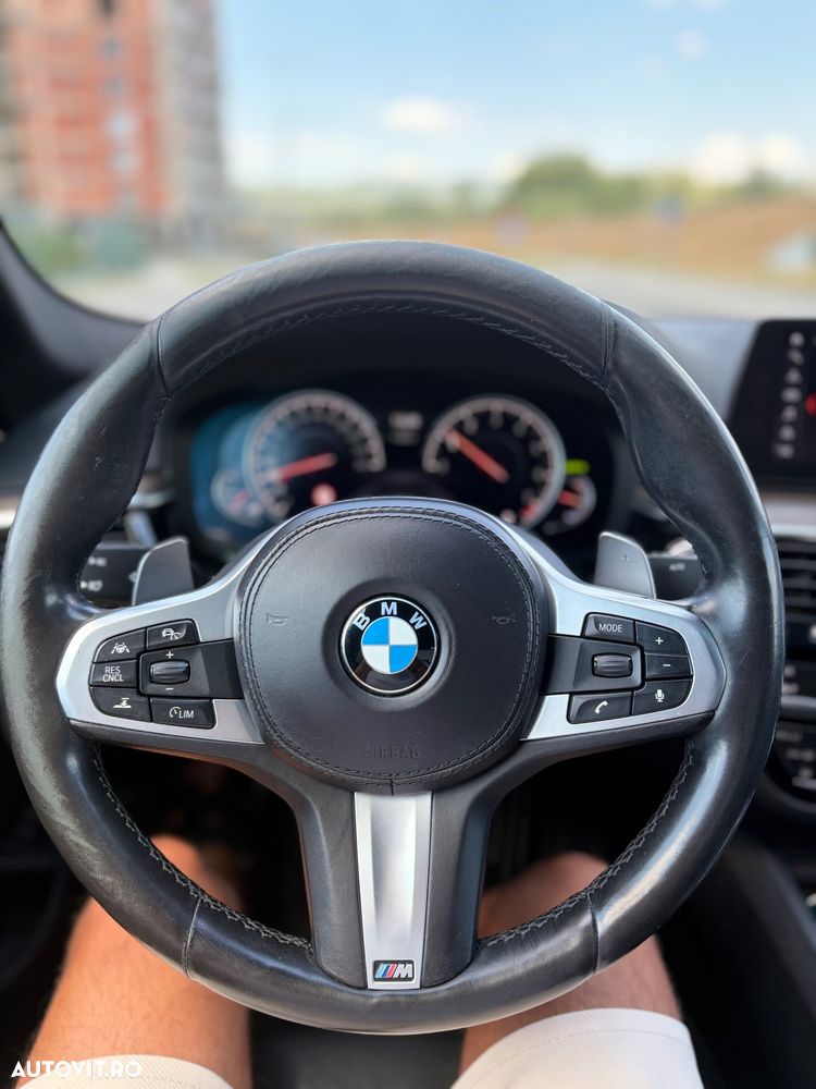 BMW Seria 5 530i xDrive AT - 18