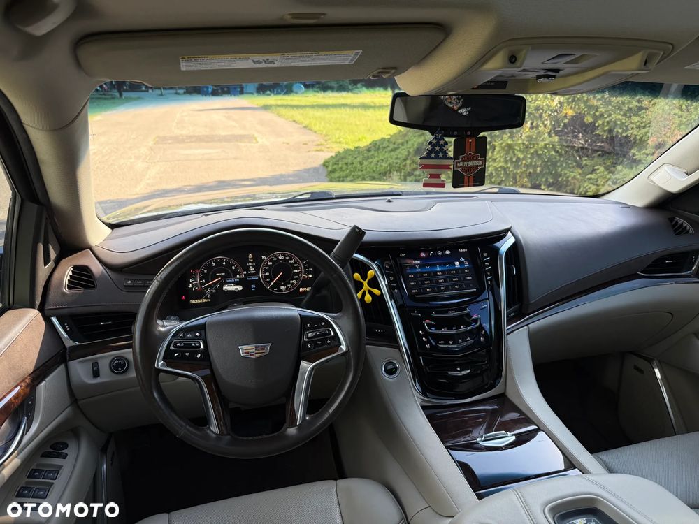 Cadillac Escalade - 19
