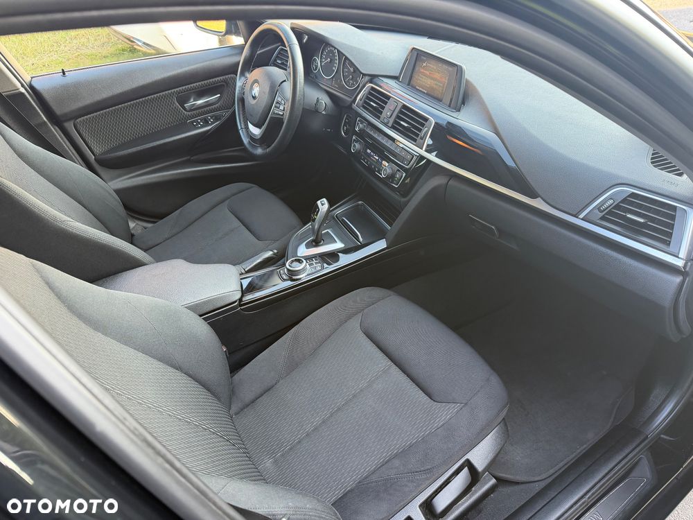 BMW Seria 3 320d Luxury Line - 25