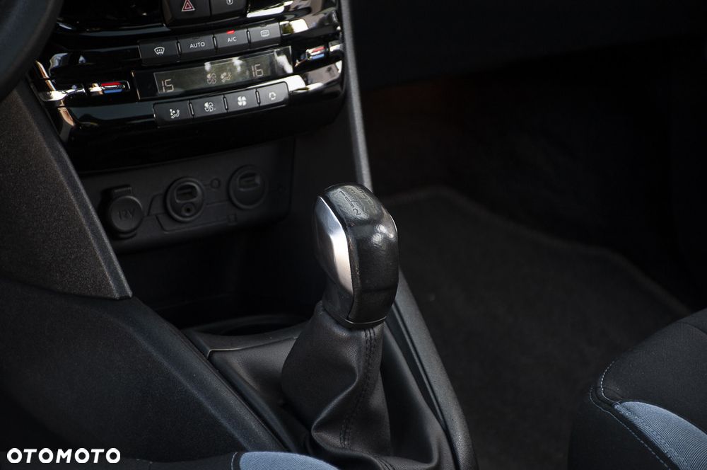 Peugeot 208 120 VTI Intuitive - 35
