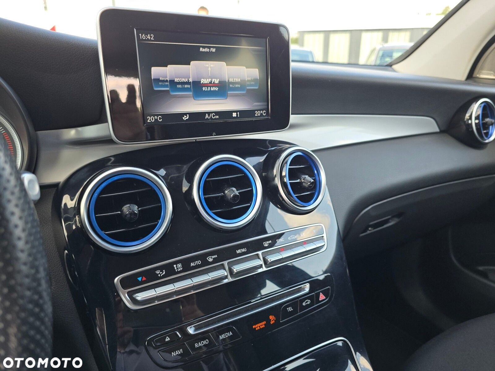 Mercedes-Benz GLC - 21