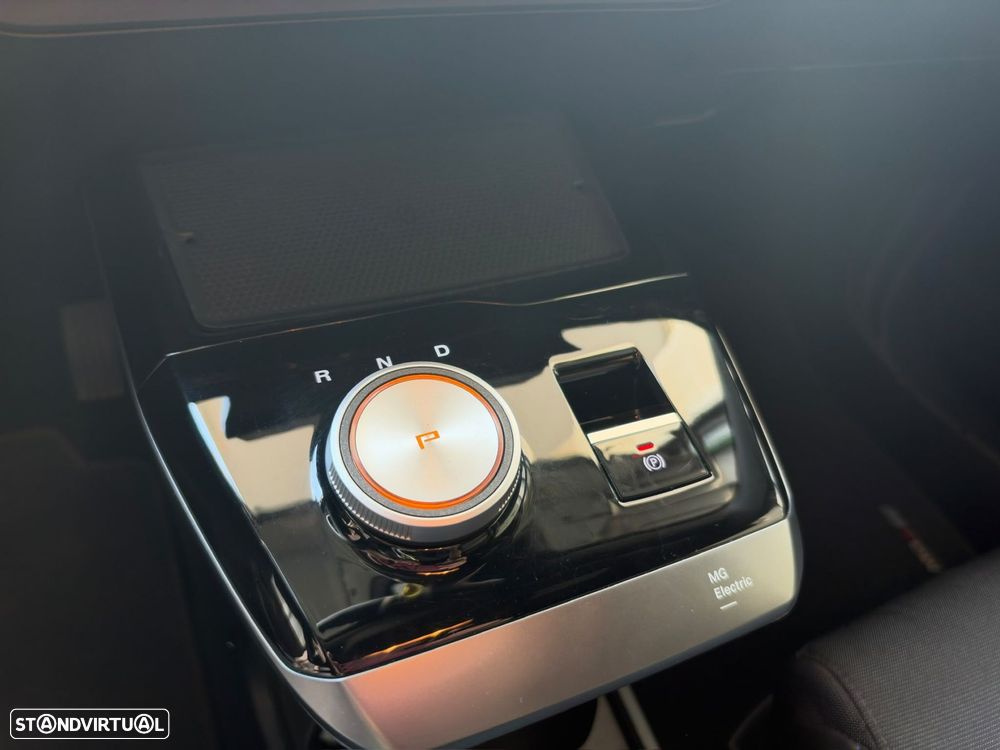 MG MG4 64 kWh Luxury - 12