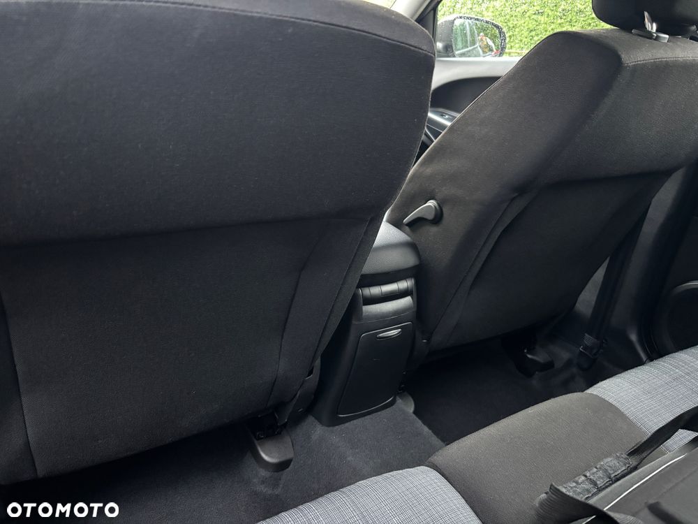 Kia Ceed - 27