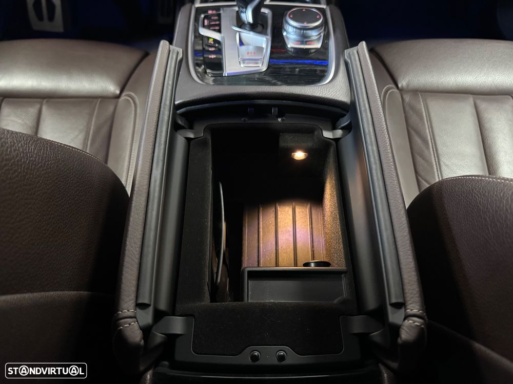 BMW 740 d xDrive Pack M Auto - 34
