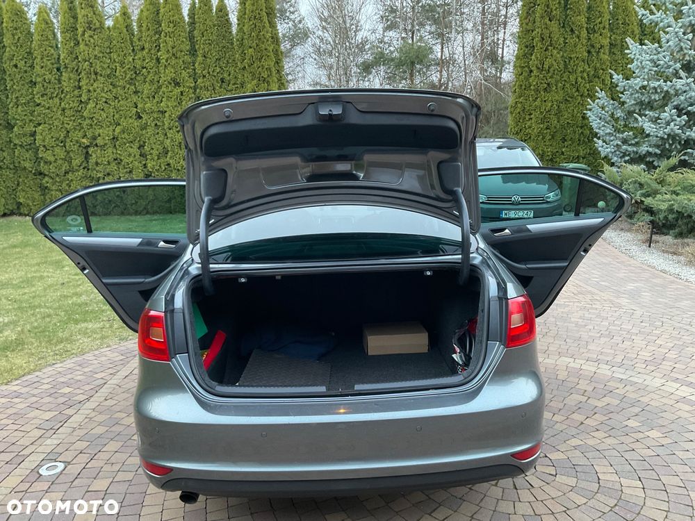 Volkswagen Jetta 1.6 TDI Highline - 9