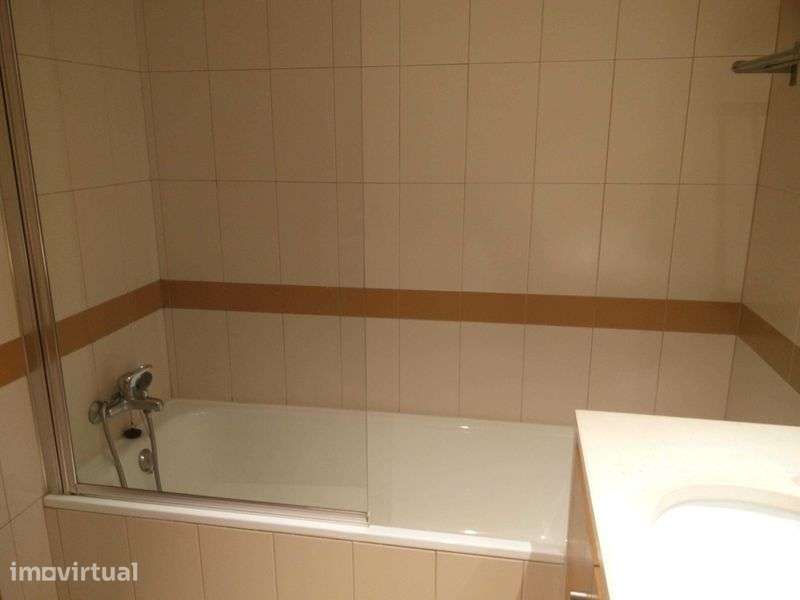 Apartamento T1 mobilado Arrábida c/ garagem - Grande imagem: 4/8