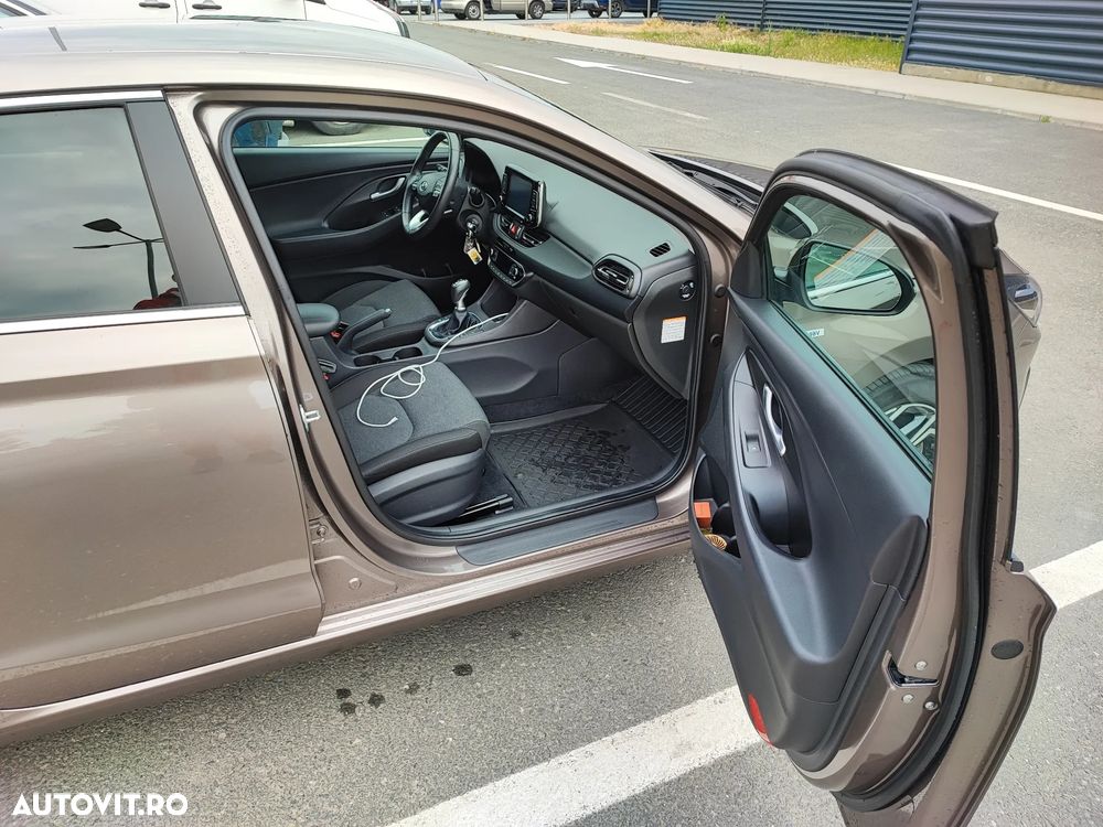 Hyundai i30 1.5 T-GDI 160CP MHEV 5DR M/T Highway - 5