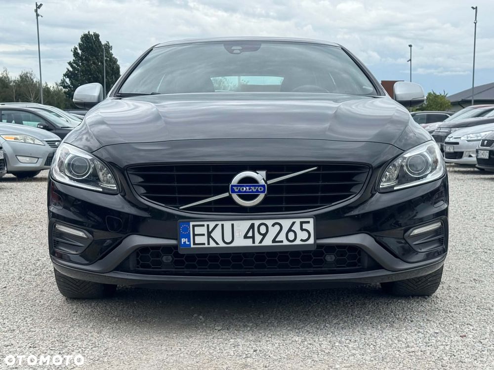 Volvo V60 D6 AWD Plug-in Hybrid R-Design Momentum - 6