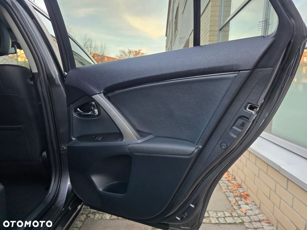 Toyota Avensis 1.8 Premium - 23