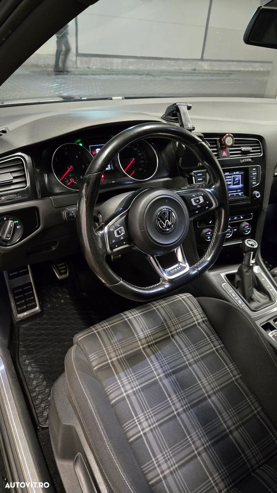 Volkswagen Golf - 13