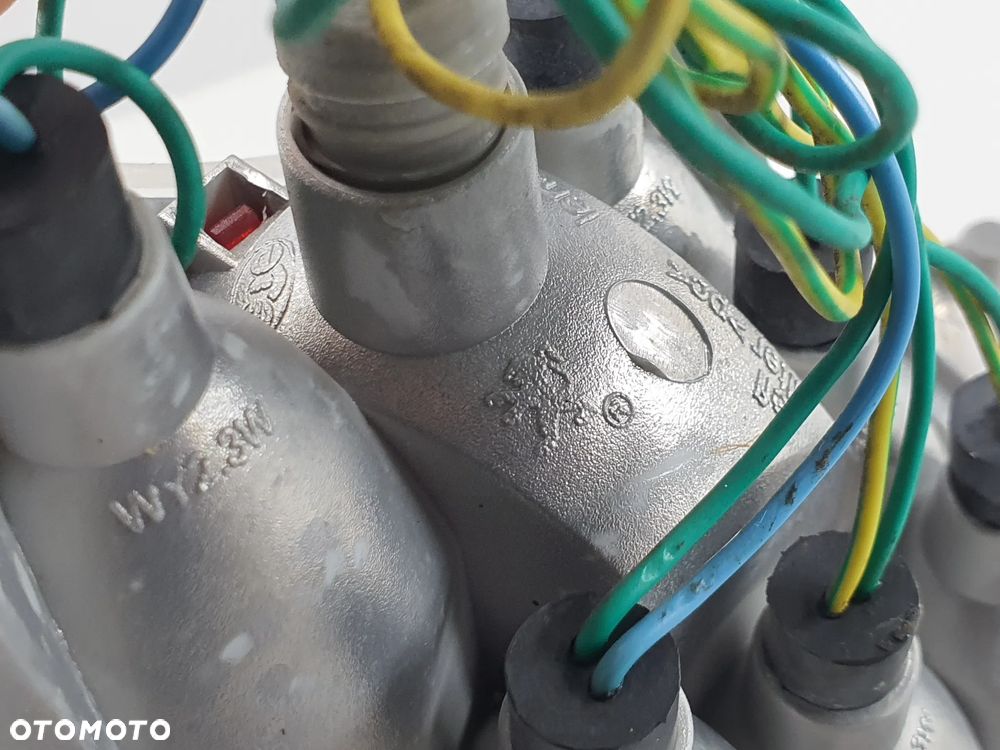 LAMPA TYL PRAWA KIERUNKOWSKAZ  PEUGEOT E-VIVACITY - 15