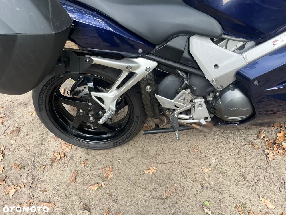 Honda VFR - 13
