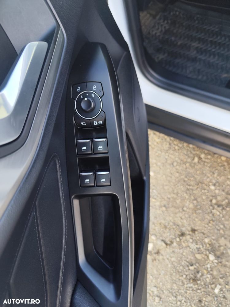 Ford Focus 1.0 EcoBoost Hybrid TITANIUM - 29