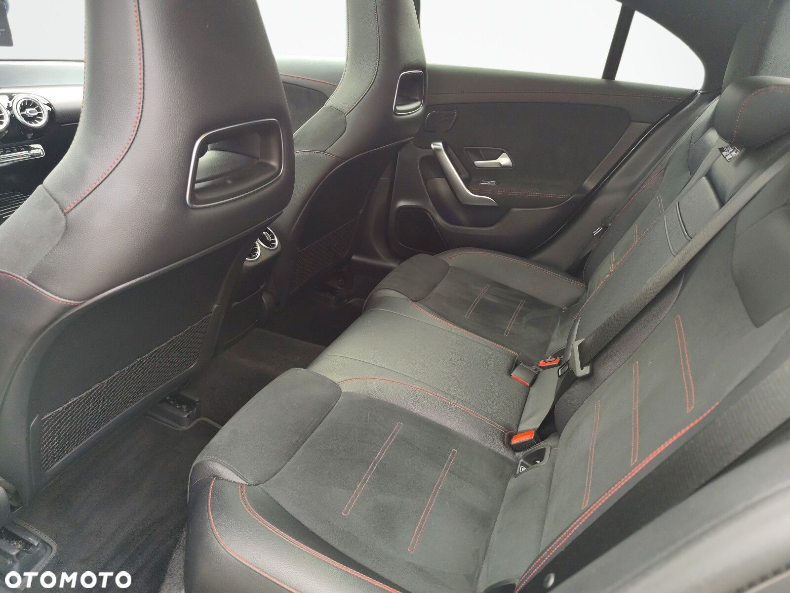 Mercedes-Benz CLA - 13