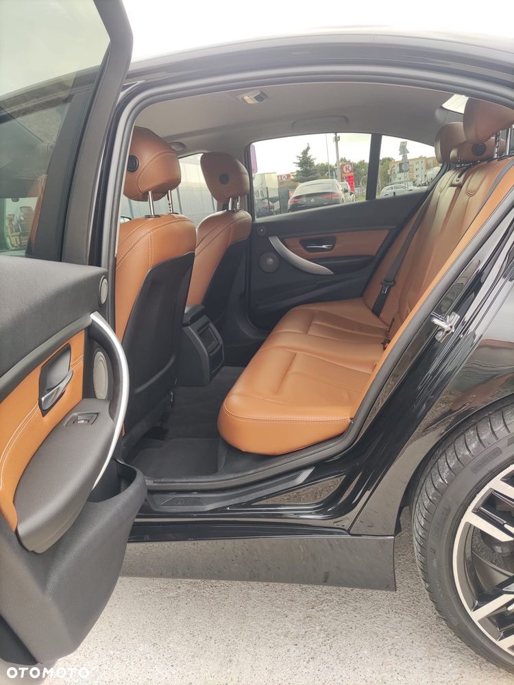BMW Seria 3 320i Sport Line - 14