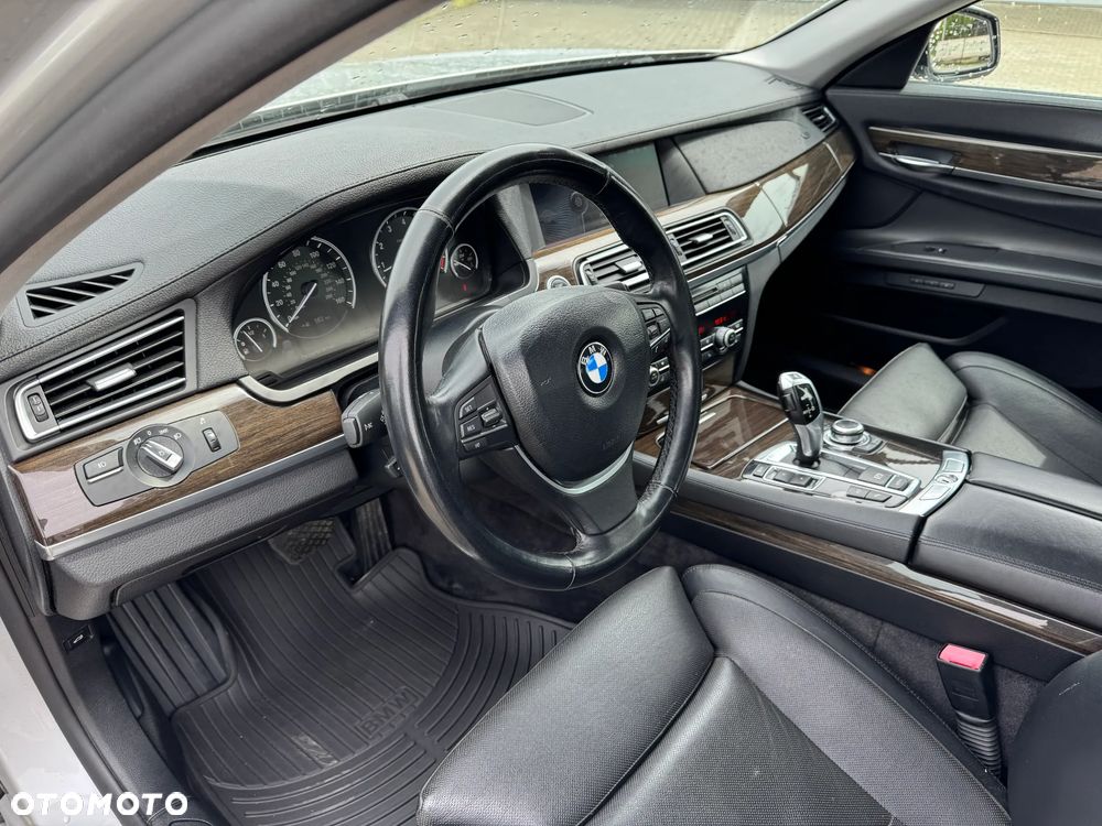 BMW Seria 7 750Li - 18