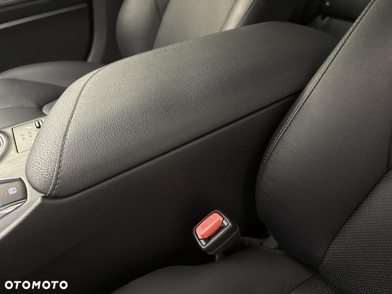 Toyota Camry 2.5 Hybrid Executive CVT - 20