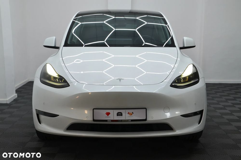 Tesla Model Y Long Range AWD - 3
