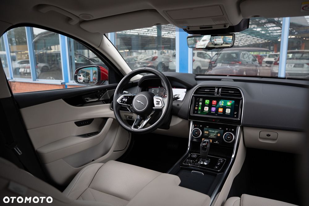 Jaguar XE 2.0 D180 R-Dynamic HSE - 21