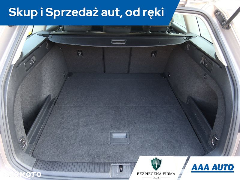 Volkswagen Passat - 14